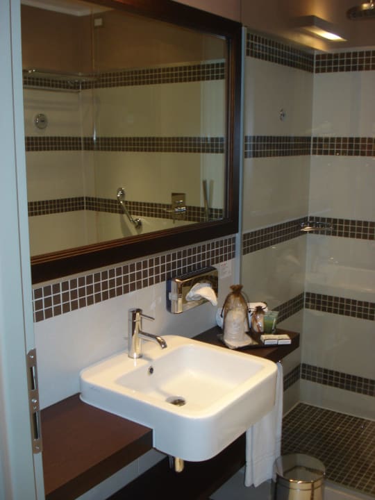 Großzügiges Bad Hotel Ramada Plaza Milano