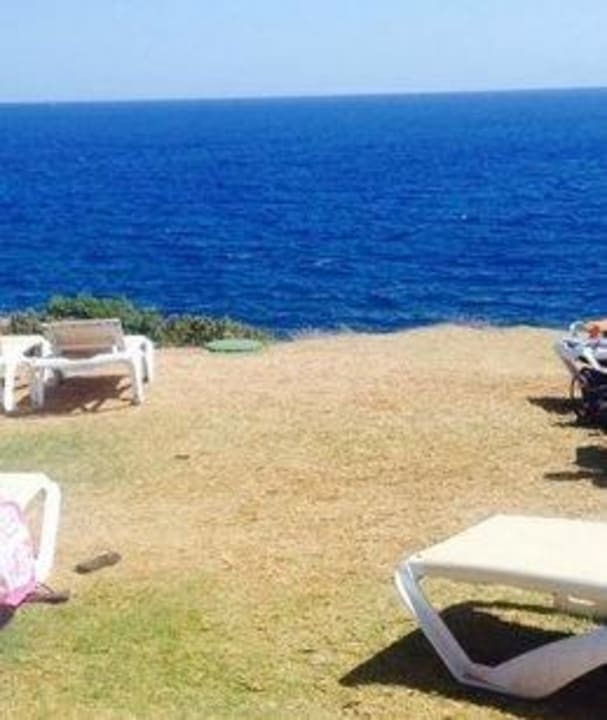 Poolliegewiese von einem der insgesamt 3 Pools blau punta reina