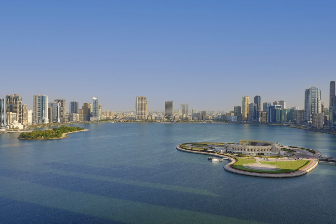 Ausblick DoubleTree by Hilton Sharjah Waterfront Hotel & Residences
