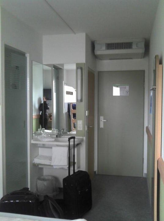 Zimmer 208 B&B HOTEL Köln-Marsdorf