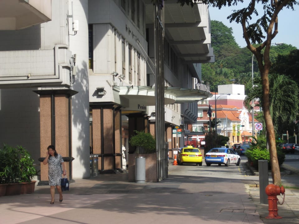 Eingang zum Peninsula Peninsula Excelsior Hotel