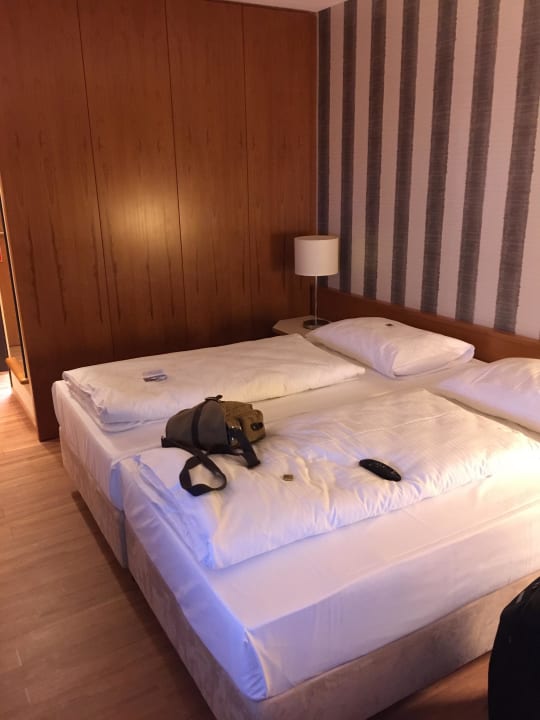Zimmer groß und modern eingerichtet Maritim Hotel Stuttgart