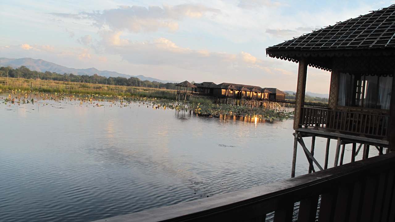 Blick zur Landseite von unserem Balkon Hotel Golden Island Cottages 1 & 2