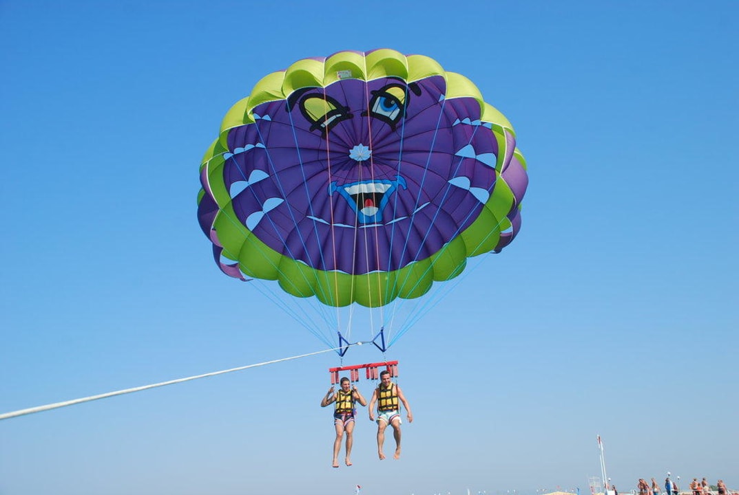 Parasailing Selectum Family Resort Side