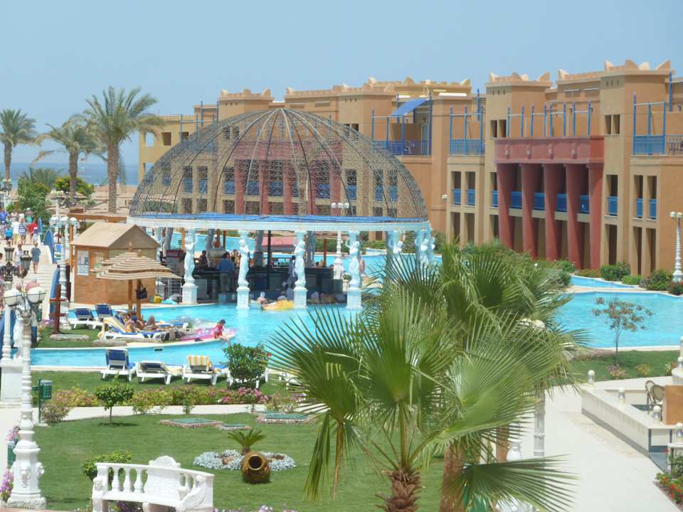 Poolbar vom Titanic Palace Titanic Beach Spa & Aqua Park