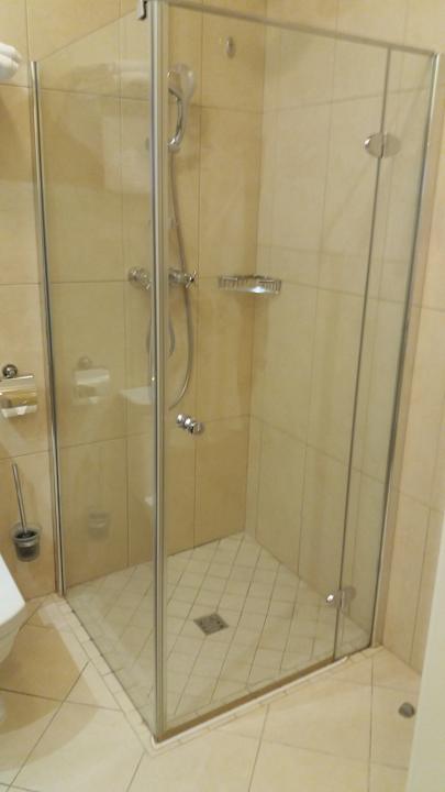Zimmer / Bad - Dusche Hotel Volgograd