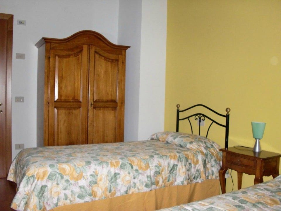 Camera gialla Hotel Agrimargherita