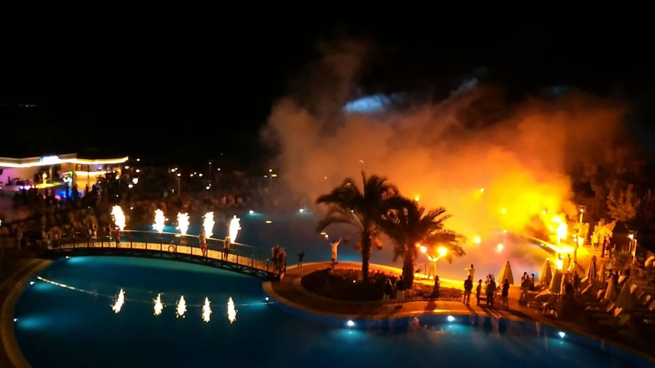 SENTIDO Night - Präsentation der riesen Eis-Tort Hotel Turan Prince