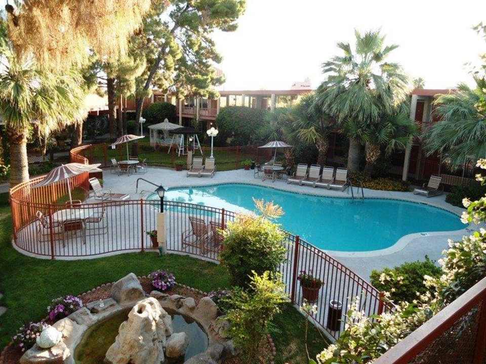 Pool Magnuson Hotel Papago Inn