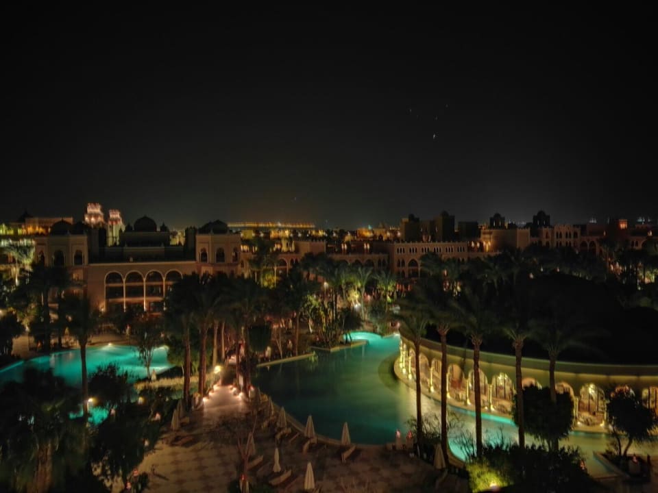 Ein Teil der Anlage bei Nacht Makadi Palace