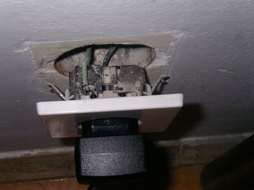 Steckdose im Zimmer Hotel Slaven