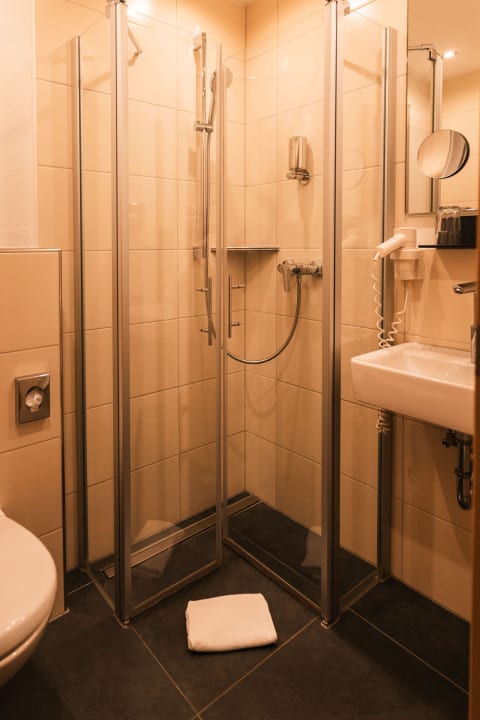 Zimmer Landhotel & Weingasthof Schwarzer Adler