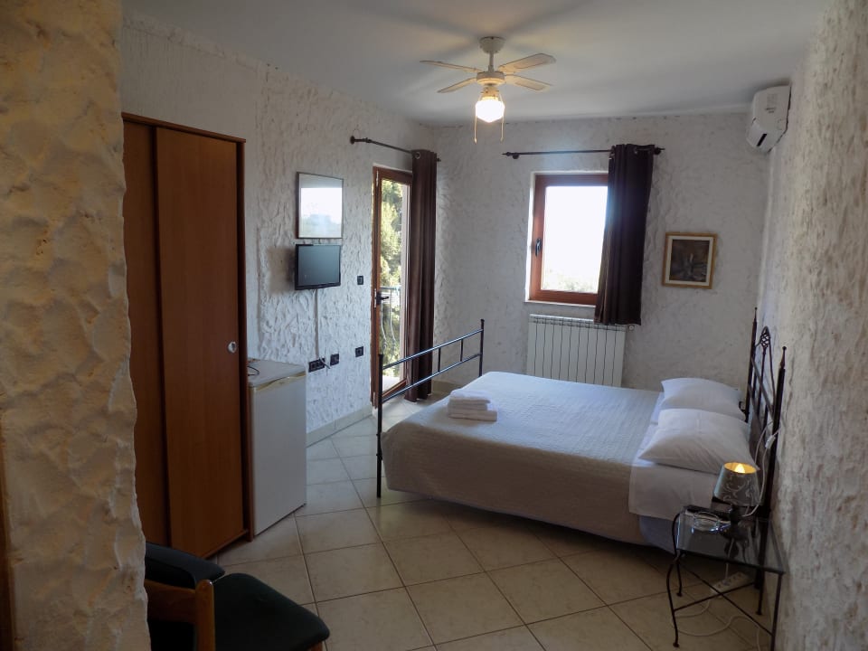 Zimmer Rooms and Apartment Feral