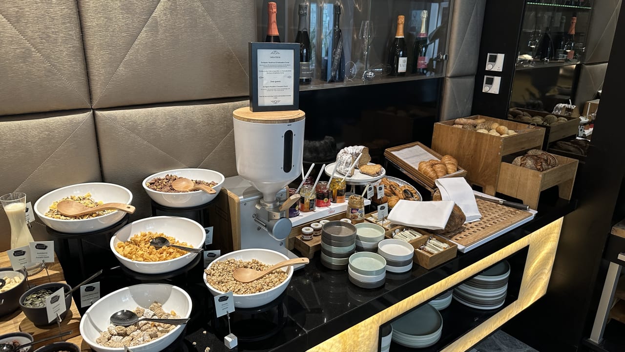 Gastro Roomers Berlin Steinplatz, Autograph Collection