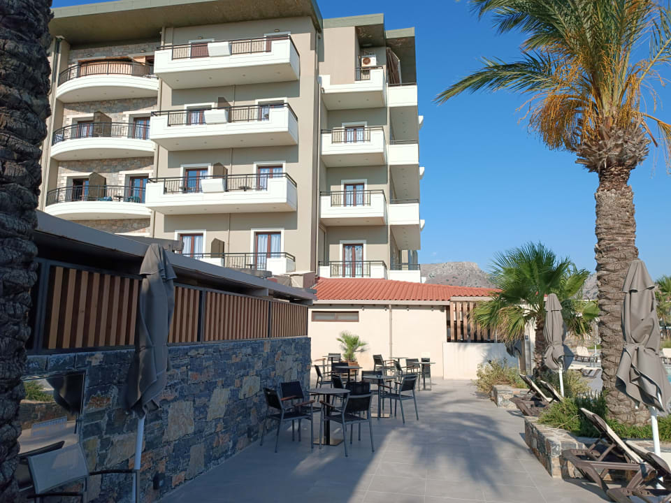 Außenansicht Petousis Hotel & Suites