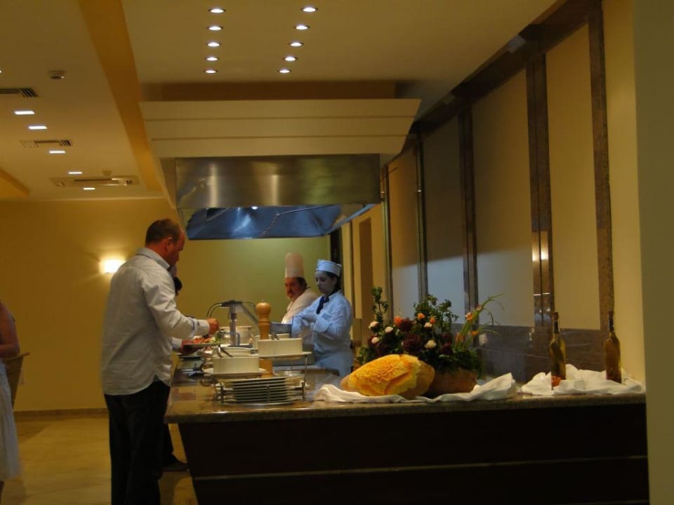 Show-Cooking Grand Hotel Holiday Resort