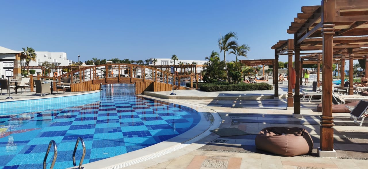 Pool SUNRISE Crystal Bay Resort