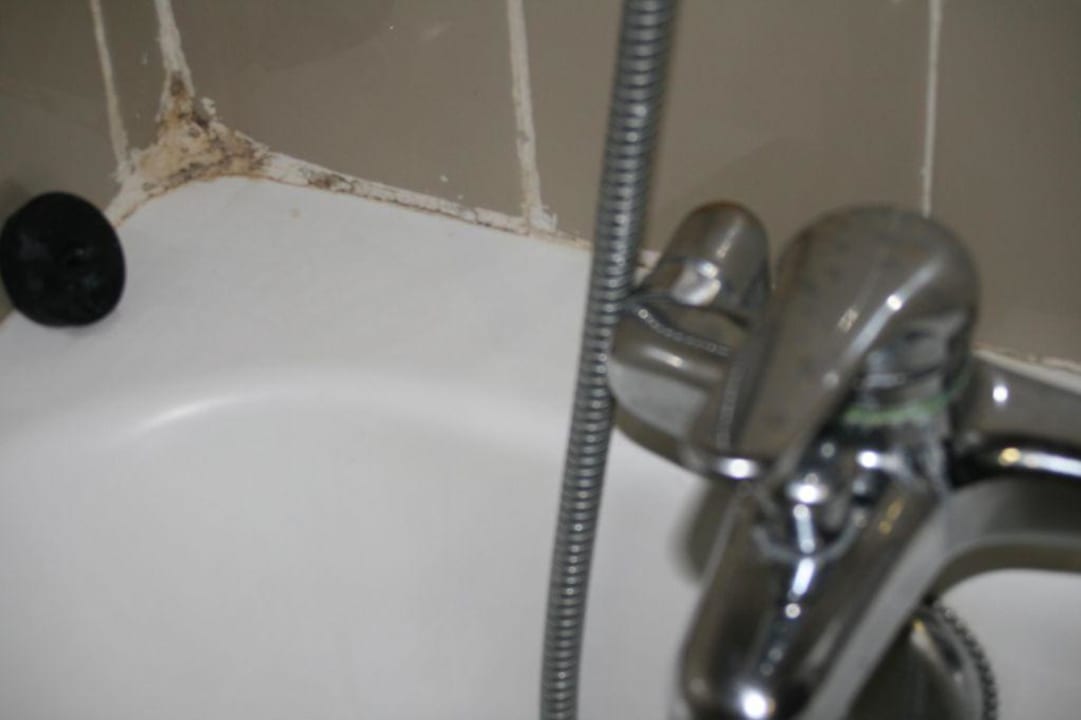 Schimmel in den Fugen der Badewanne Hotel Vibra Beverly Playa