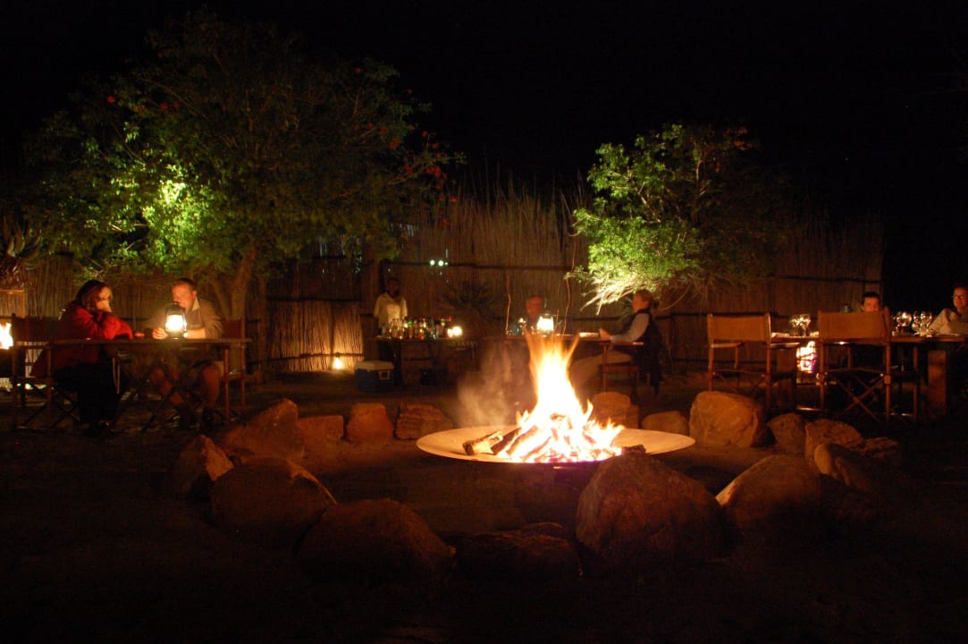 Romantisches Essen am Feuer Nkomazi Game Reserve