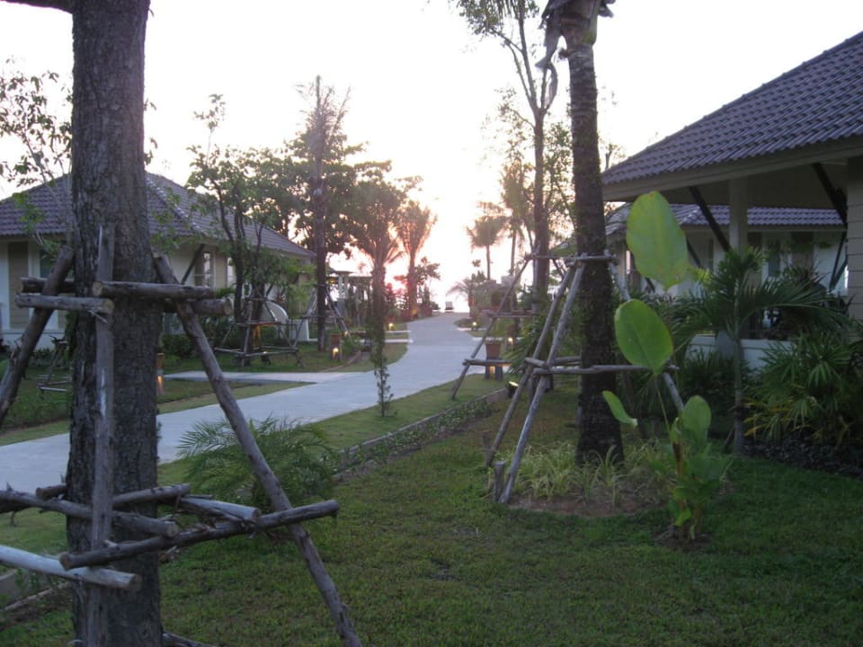 Gartenanlage im Baan Khao Lak Baan Khaolak Beach Resort