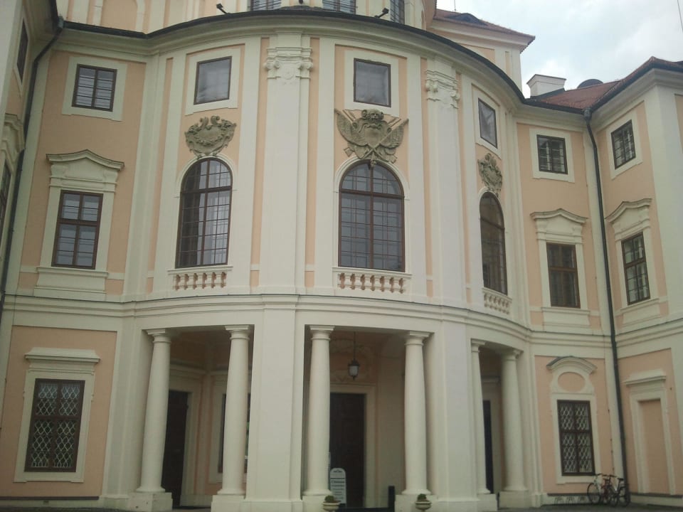 Front Château Hotel Liblice