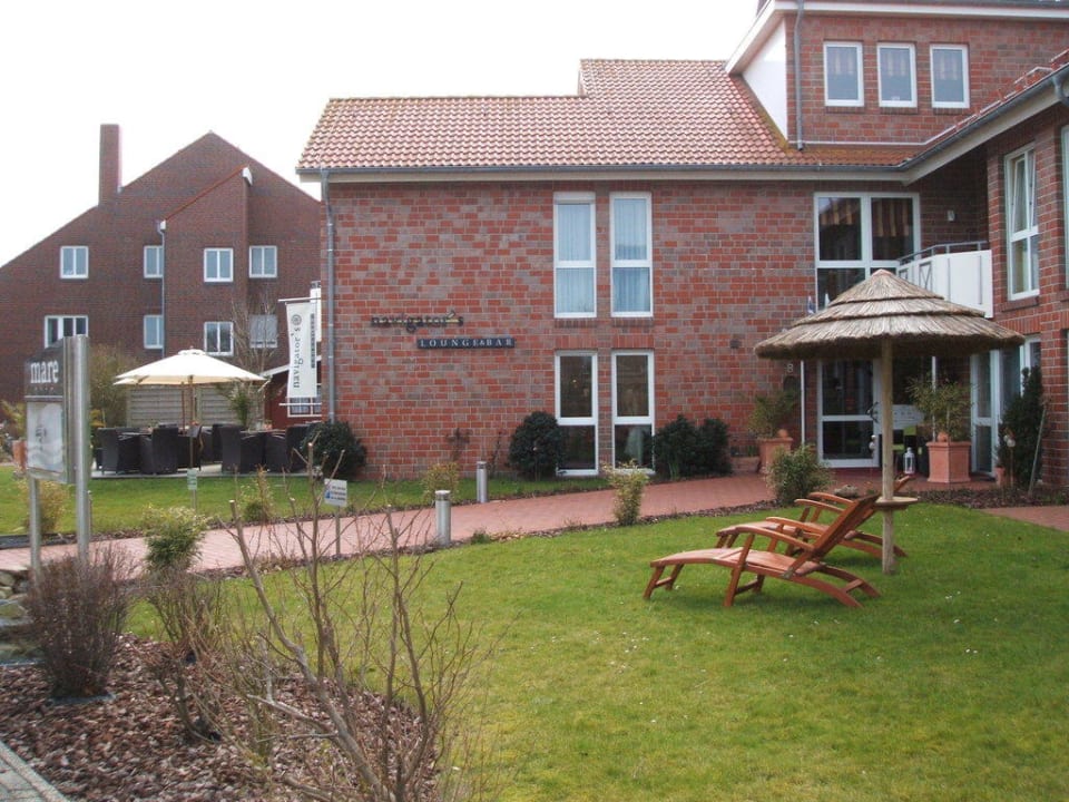 Terrasse & Eingangsbereich Suiten-Hotel mare Suiten Langeoog
