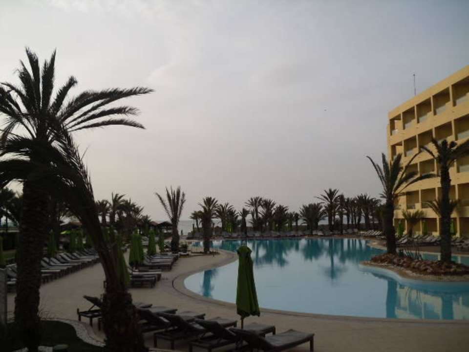 Poolblick abends Hotel Rosa Beach