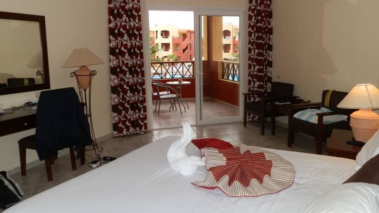 Zimmer links Pool- nach rechts Meerblick Casa Mare Resort