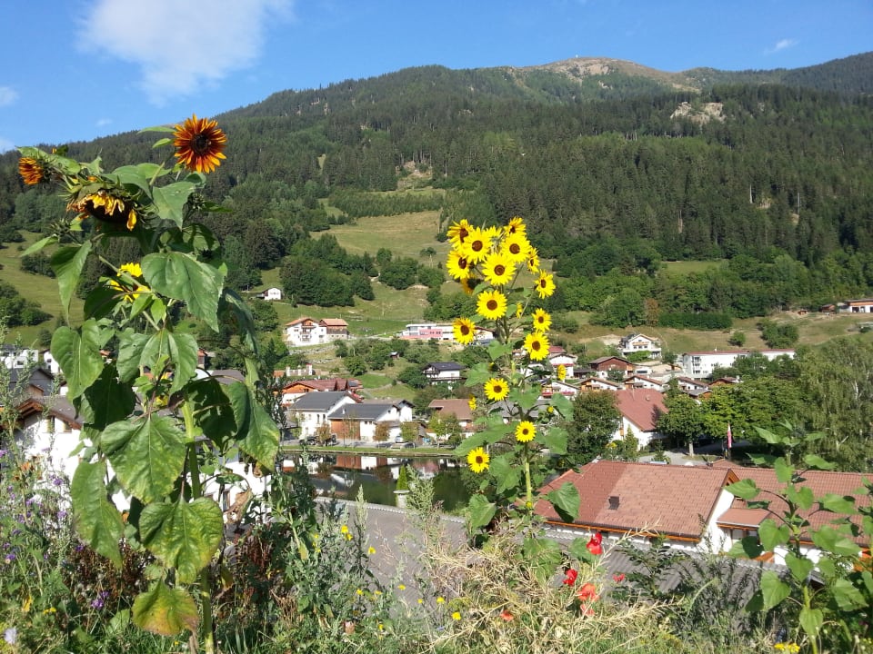 Blick ins Dorf  Hotel Refugio Laudegg