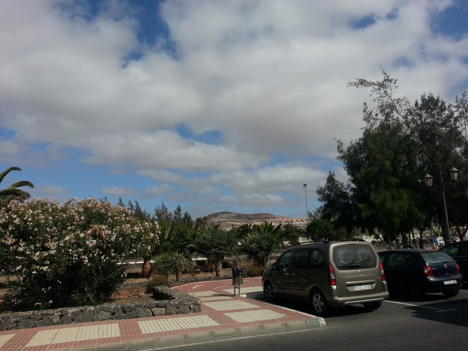 Parkplatz vor dem Hotel  Elba Carlota Beach & Golf Resort