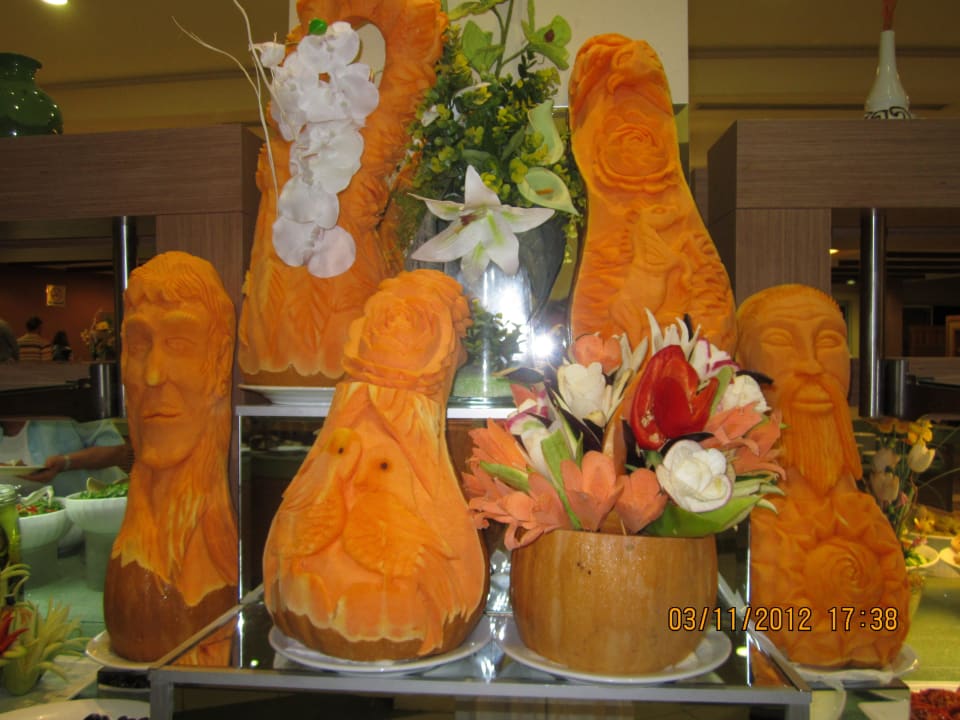 Dekoration am Büffet Sueno Hotels Beach Side