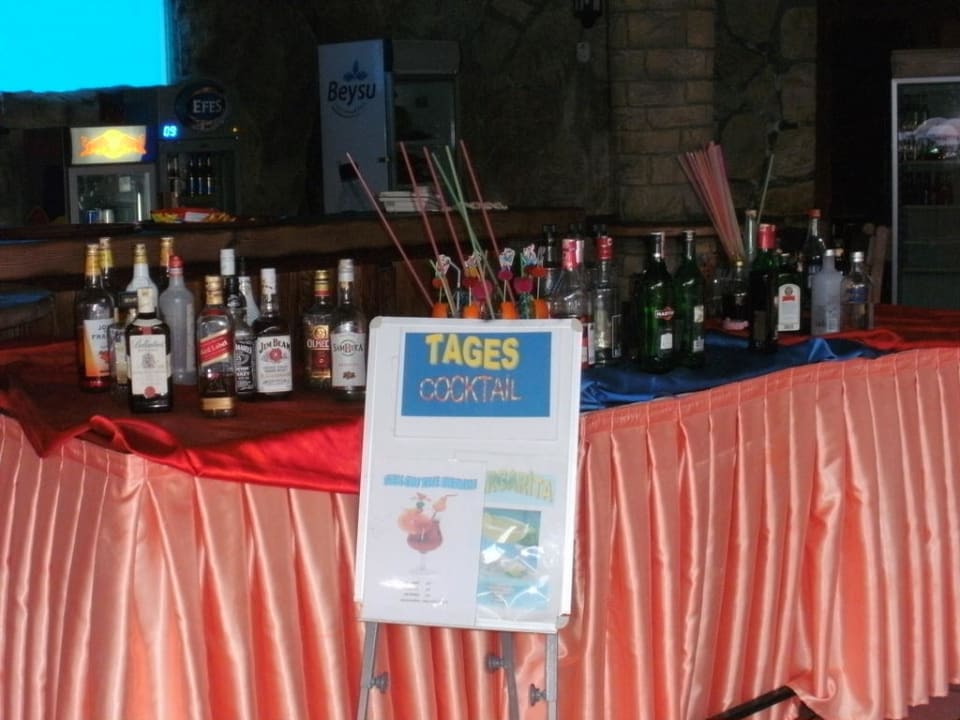 Cocktailbar an der Poolbar Dosi Hotel