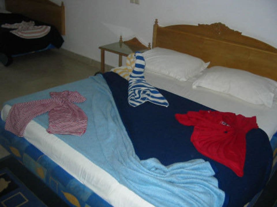 Ein Bett frisch hergerichtet Mahdia Beach & Aquapark