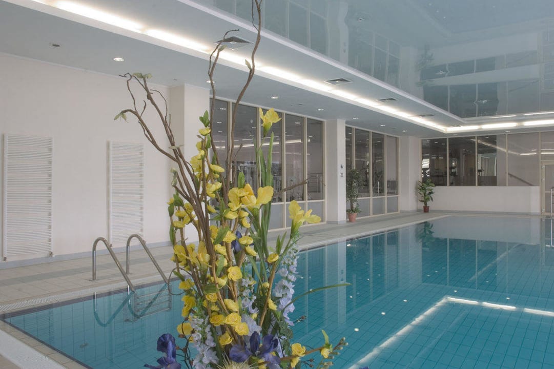 In-door pool Renaissance Hotel Samara