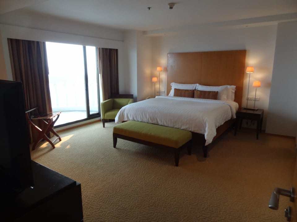 Doppelbettzimmer mit Balkon und Badezimmer Hotel Lebua At State Tower