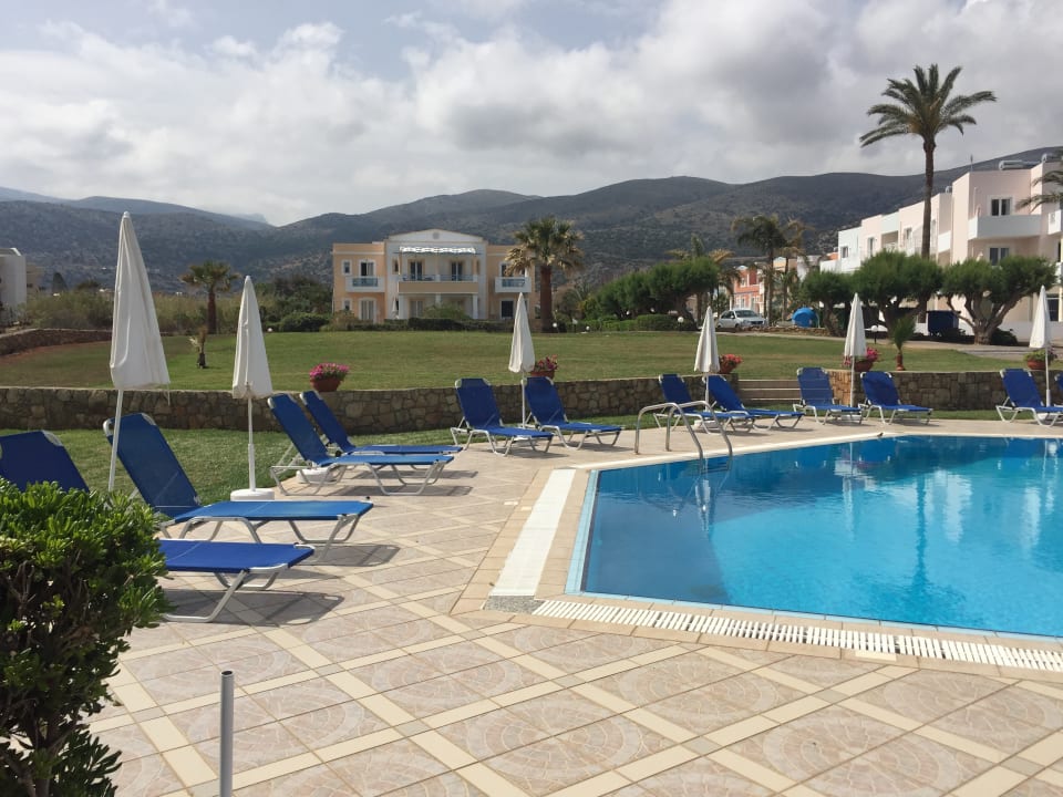 Pool Windmill Apartments