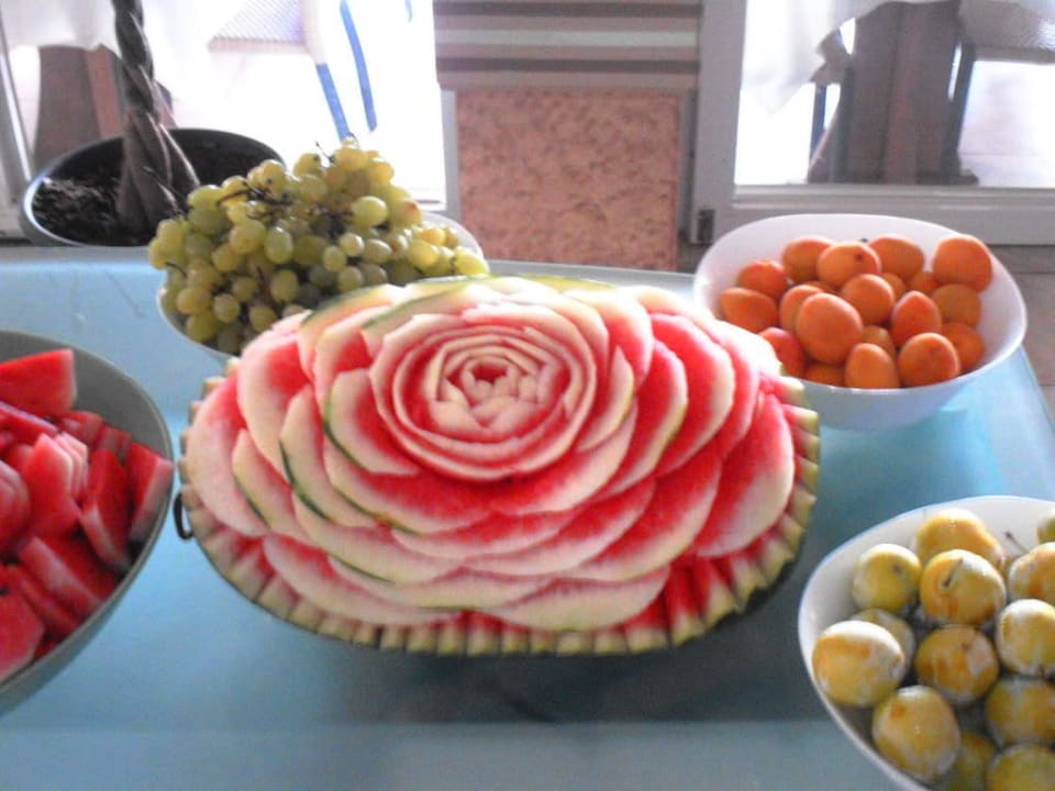 Schnitzereien am Büffet Bora Bora Butik Hotel