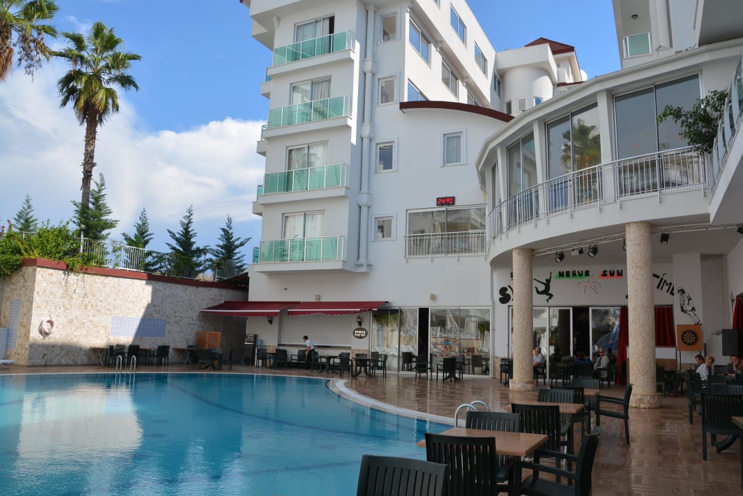 Pool und Poolbar/Animationsbereich Merve Sun Hotel & Spa
