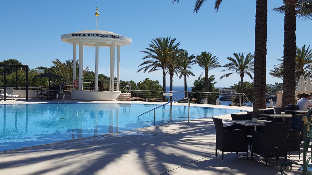 Pool tagsüber ROBINSON CALA SERENA