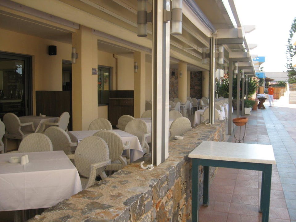 Eine Seite des Restaurants High Beach Resort