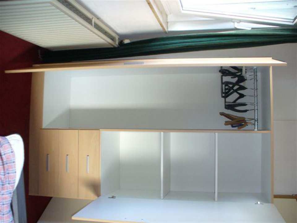 Kleiderschrank im Hinterzimmer OG Apartments Stegelshof