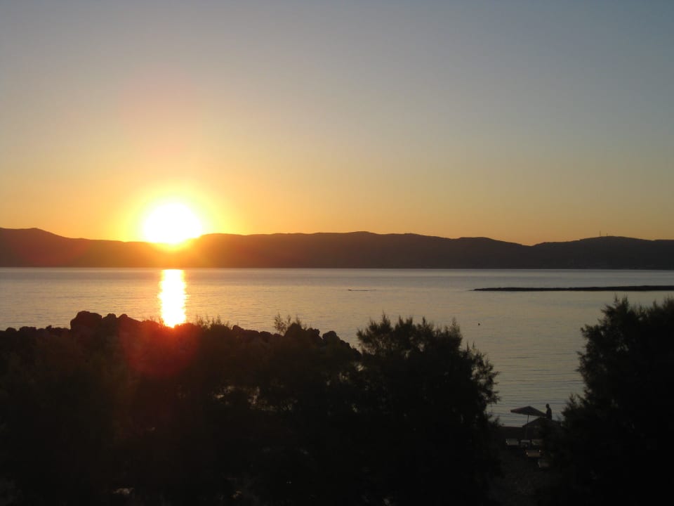 Sonnenaufgang v. Balkon Elena Beach Hotel