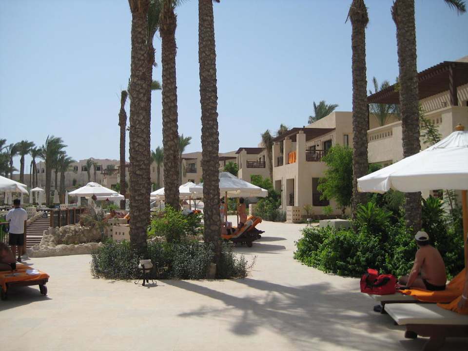 Ein Blick über eine der vielen Terrassen  The Grand Hotel Sharm El Sheikh