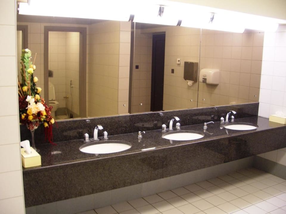 Männertoilette Emirates Palace Mandarin Oriental