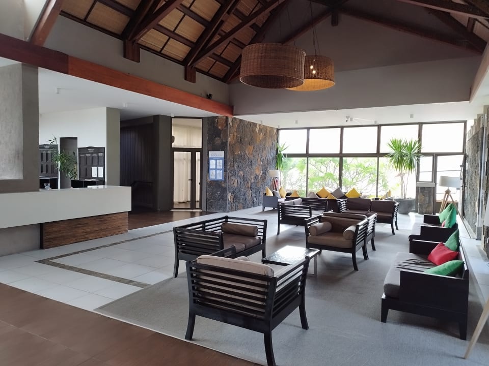 Lobby Crystals Beach Resort Belle Mare, a member of Radisson Individuals