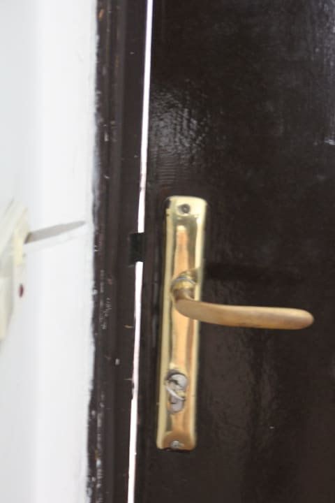 Eingangstür zum Zimmer Semoris Hotel