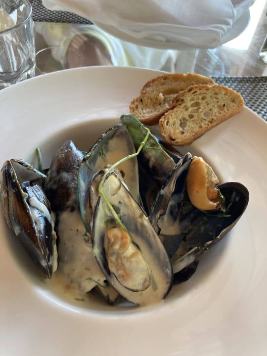 Gastro Hideaway Beach Resort & Spa