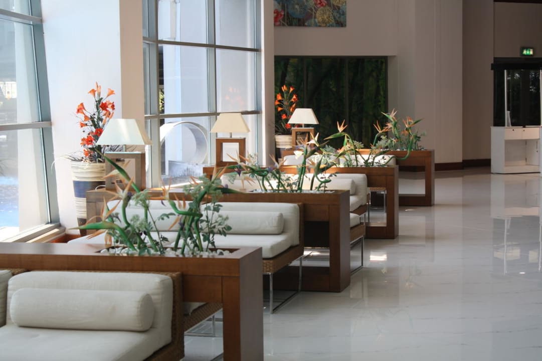 Sitzmögllichkeiten um die Oasis-Bar Limak Lara Deluxe Hotel & Resort