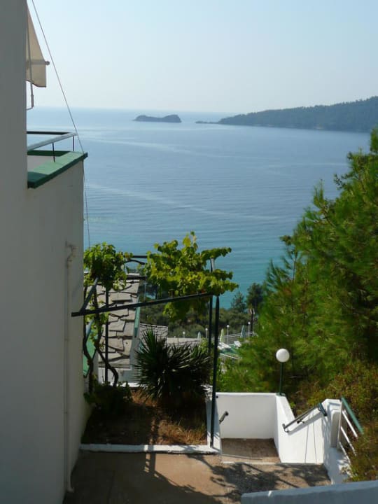 Treppen vom Zimmer zum Pool und zum Restaurant Hotel Dionysos