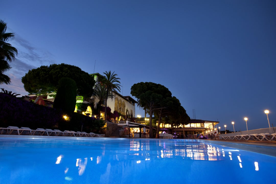 Pool Hotel Roger de Flor Seleqtta
